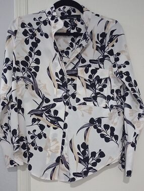 White House Black Market Black, White & Beige Floral Button-Front Blouse